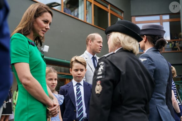 Le prince William, prince de Galles, et Catherine (Kate) Middleton, princesse de Galles, avec leurs enfants le prince George de Galles, et la princesse Charlotte de Galles, arrivent pour assister à la finale homme du tournoi de Wimbledon 2023 à Londres, le 16 juillet 2023.