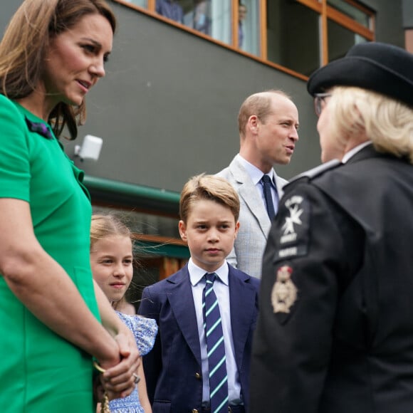 Le prince William, prince de Galles, et Catherine (Kate) Middleton, princesse de Galles, avec leurs enfants le prince George de Galles, et la princesse Charlotte de Galles, arrivent pour assister à la finale homme du tournoi de Wimbledon 2023 à Londres, le 16 juillet 2023.