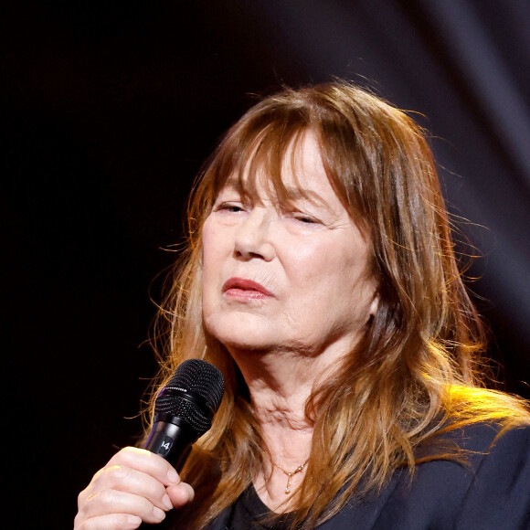 Semi Exclusif - Jane Birkin - Emission spéciale "Unis pour l'Ukraine" à la Maison de la Radio et de la Musique, diffusée en direct sur France 2 et présentée par Nagui et Leïla.Kaddour à Paris le 8 mars 2022.  © Cyril Moreau / Jack Tribeca / Bestimage