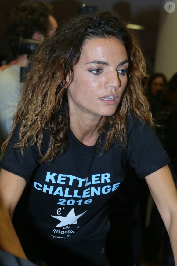 Francesca Antoniotti - Soirée caritative "Kettler Challenge 2016" en faveur de l'association "l'Etoile de Martin" au stade Jean Bouin à Paris le 21 novembre 2016. De nombreuses personnalités du monde du sport et du spectacle ont à nouveau accepté de se rendre disponibles afin de "rouler pour la bonne cause" sur des vélos connectés et sur un parcours inédit, au profit de l'association qui soutient la recherche sur les cancers de l'enfant, lors de ce défi sportif et convivial organisé par la marque Kettler. © CVS/Bestimage