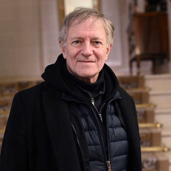 Si les rencontres avec les fans se déroulent généralement sous les meilleurs auspices, il n'est jamais à l'abri d'une petite surprise...
Francis Huster lors du photocall et du cocktail de la soirée des "Stéthos d'or 2023" à l'hôtel Four Seasons George V à Paris, France, le 27 mars 2023. © Bellak-Guirec/Bestimage 