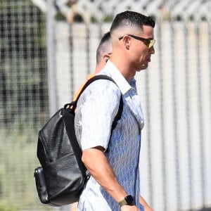 Cristiano Ronaldo, sa compagne Georgina Rodríguez et ses enfants montent à bord d'un jet privé en Sardaigne, Italie, le 4 juillet 2023.