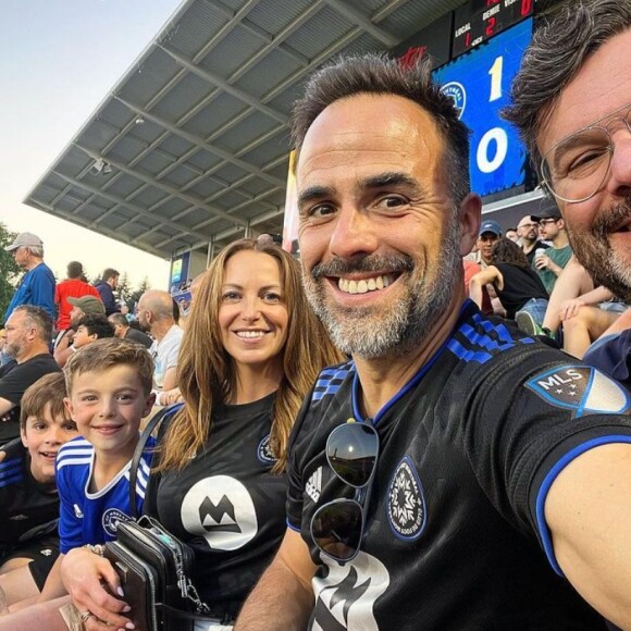 Sébastien Benoît et Karine Dumont immortalisés sur Instagram avec des proches.