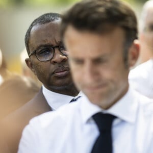 Et pour les vacances, l'homme a choisi l'Ouest. "J'adore le Cotentin !", avait-il fait savoir, comme rapporté par Actu.fr.
Le président de la République française Emmanuel Macron et Pap Ndiaye, ministre de l'Éducation nationale et de la Jeunesse lors de la visite de l'école primaire Saint-André La Castellane dans le quartier Nord de Marseille, France, le 27 juin 2023, en cours de rénovation grâce au plan "Marseille en grand". © Eliot Blondet/Pool/Bestimage