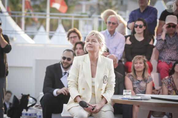 En effet, d'après les informations de Puremédias la présentatrice Anne-Elisabeth Lemoine va se séparer de Matthieu Belliard.
Exclusif - Anne-Elisabeth Lemoine - Emission "C à vous" lors du 76ème Festival International du Film de Cannes le 22 mai 2023. © Jack Tribeca / Bestimage