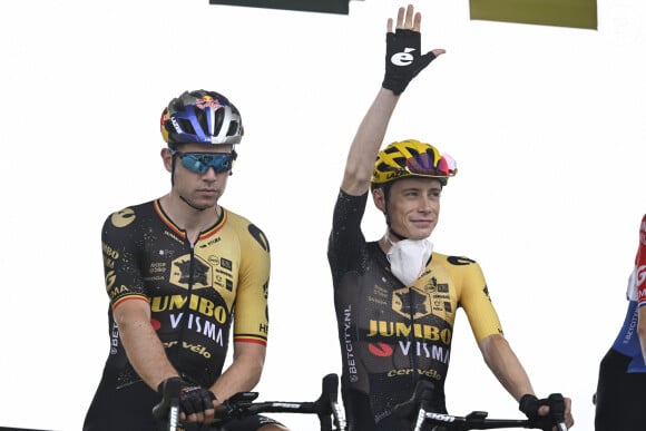 Wout van Aert et Jonas Vingegaard de l'équipe Jumbo-Visma sur le Tour de France 2023.