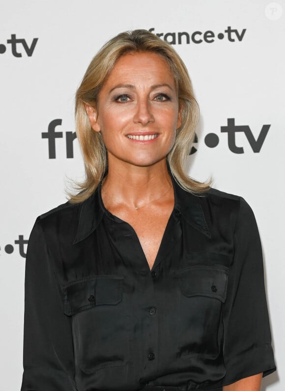 C'est donc d'un repos bien mérité qu'elle profite en ce moment
Anne-Sophie Lapix au photocall pour la conférence de presse de rentrée de France TV à la Grande Halle de la Villette à Paris, France, le 6 juillet 2022. © Coadic Guirec/Bestimage