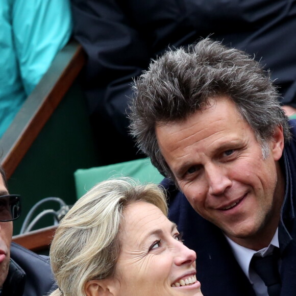 Anne-Sophie Lapix et son mari Arthur Sadoun - People dans les tribunes des internationaux de France de Roland Garros à Paris le 3 juin 2016. © Dominique Jacovides / Bestimage