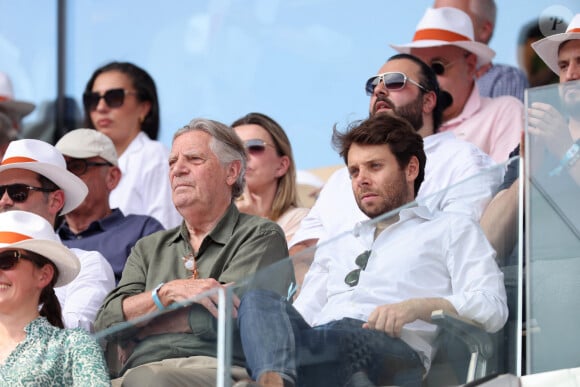 En effet, Benjamin Duhamel vit une jolie histoire d'amour depuis quelques années avec Agathe Lambret.
Patrice Duhamel et Benjamin Duhamel en tribunes lors des Internationaux de France de tennis de Roland Garros 2023, à Paris, France, le 9 juin 2023. © Jacovides-Moreau/Bestimage