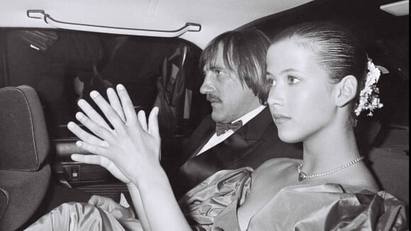 Bande-annonce du film Police de Maurice Pialat, durant lequel la collaboration entre Gérard Depardieu et Sophie Marceau a été faite d'humiliations visibles et invisibles