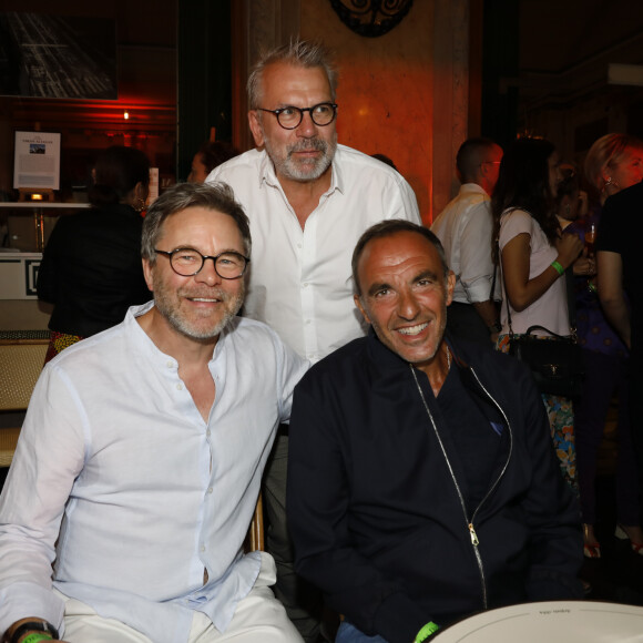 Guillaume de Tonquédec, Philippe Torreton, Nikos Aliagas - Soirée "L'Art de Vivre Paris" au Deux Magots à Paris le 26 juin 2023 © Marc Ausset-Lacroix/Bestimage