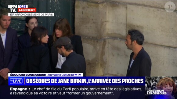 Charlotte Gainsbourg très affectée, soutenue par son clan, son compagnon Yvan Attal, son fils Ben Attal, et ses filles Alice et Jo Attal, lors des obsèques de Jane Birkin, à l'église Saint-Roch le 24 juillet 2023