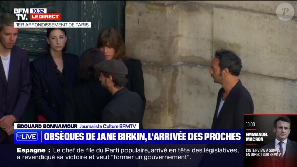 Charlotte Gainsbourg très affectée, soutenue par son clan, son compagnon Yvan Attal, son fils Ben Attal, et ses filles Alice et Jo Attal, lors des obsèques de Jane Birkin, à l'église Saint-Roch le 24 juillet 2023