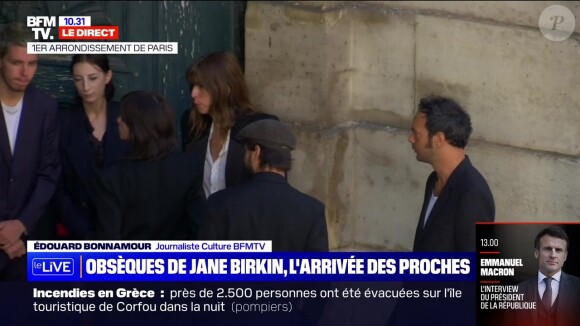 Charlotte Gainsbourg très affectée, soutenue par son clan, son compagnon Yvan Attal, son fils Ben Attal, et ses filles Alice et Jo Attal, lors des obsèques de Jane Birkin, à l'église Saint-Roch le 24 juillet 2023