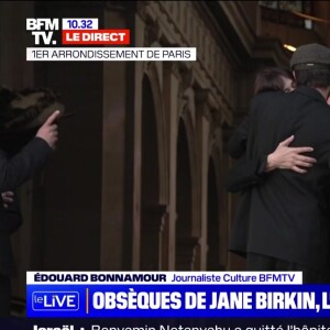 Charlotte Gainsbourg très affectée, soutenue par son clan, son compagnon Yvan Attal, son fils Ben Attal, et ses filles Alice et Jo Attal, lors des obsèques de Jane Birkin, à l'église Saint-Roch le 24 juillet 2023