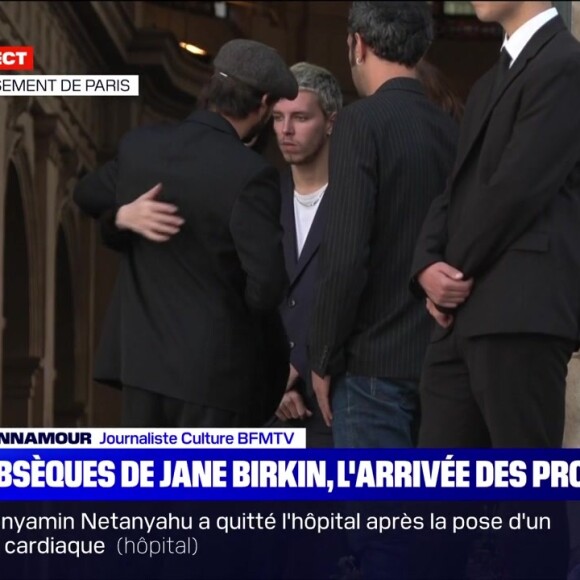 Charlotte Gainsbourg très affectée, soutenue par son clan, son compagnon Yvan Attal, son fils Ben Attal, et ses filles Alice et Jo Attal, lors des obsèques de Jane Birkin, à l'église Saint-Roch le 24 juillet 2023