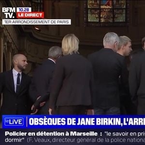 Charlotte Gainsbourg très affectée, soutenue par son clan, son compagnon Yvan Attal, son fils Ben Attal, et ses filles Alice et Jo Attal, lors des obsèques de Jane Birkin, à l'église Saint-Roch le 24 juillet 2023