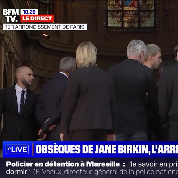 Charlotte Gainsbourg très affectée, soutenue par son clan, son compagnon Yvan Attal, son fils Ben Attal, et ses filles Alice et Jo Attal, lors des obsèques de Jane Birkin, à l'église Saint-Roch le 24 juillet 2023