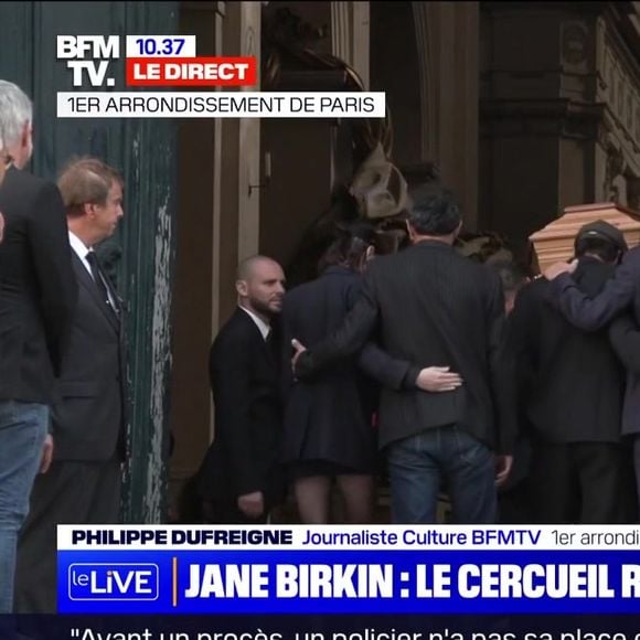 Charlotte Gainsbourg très affectée, soutenue par son clan, son compagnon Yvan Attal, son fils Ben Attal, et ses filles Alice et Jo Attal, lors des obsèques de Jane Birkin, à l'église Saint-Roch le 24 juillet 2023