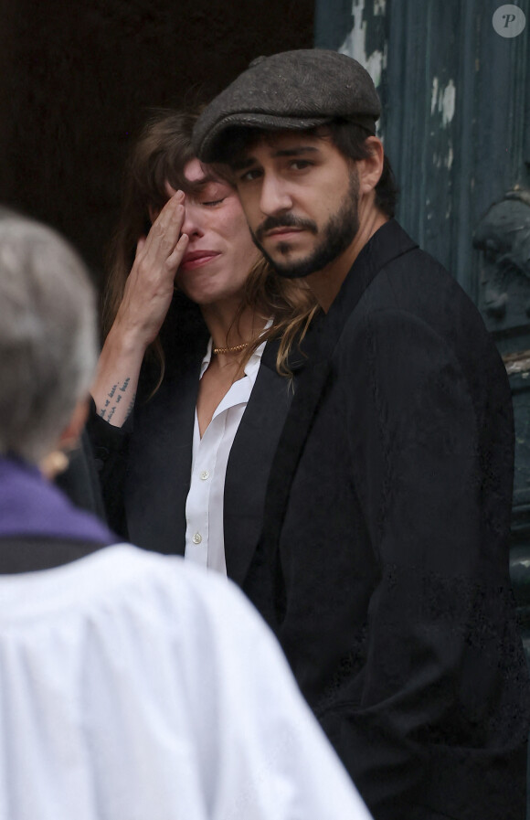 Lou Doillon, Ben Attal - Arrivées des célébrités aux obsèques de Jane Birkin en l'église Saint-Roch à Paris. Le 24 juillet 2023 © Jacovides-KD Niko / Bestimage