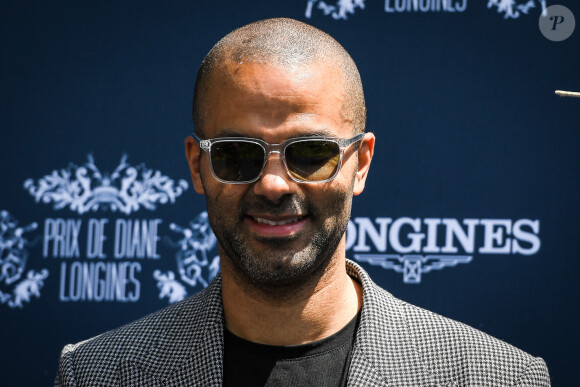 Tony Parker faisait partie du voyage même s'il n'a pas gravi la montagne ! 
Tony Parker au photocall de la 174ème édition du Prix de Diane Longines à l'hippodrome de Chantilly, France, le 18 juin 2023. © Matthieu Mirville/Bestimage