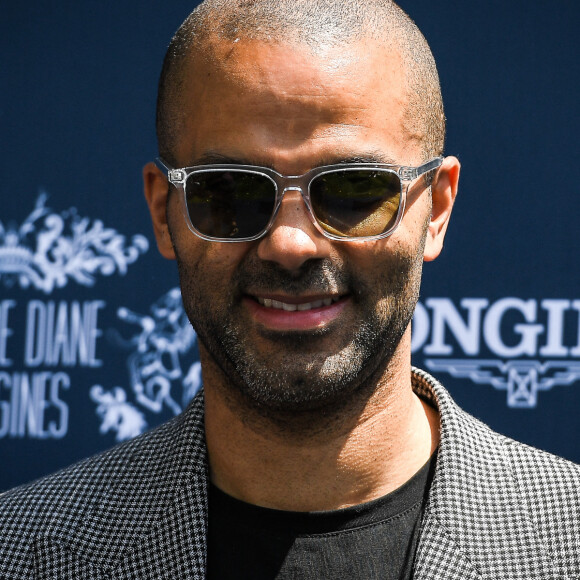Tony Parker faisait partie du voyage même s'il n'a pas gravi la montagne ! 
Tony Parker au photocall de la 174ème édition du Prix de Diane Longines à l'hippodrome de Chantilly, France, le 18 juin 2023. © Matthieu Mirville/Bestimage
