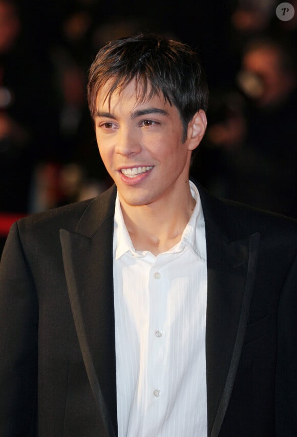 Pour rappel, le chanteur a brillamment remporté la quatrième saison de la "Star Academy" en 2004.
Grégory Lemarchal lors des NRJ Music Awards à Cannes le 21 janvier 2006