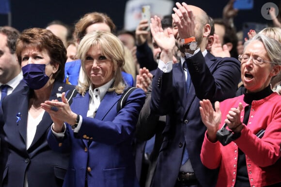 Roselyne Bachelot, Brigitte Macron accompagnée de Tiphaine Auzière - Le président de la République française et candidat du parti centriste La République en marche (LREM) à la réélection, a effectué son premier grand meeting de campagne à La Défense Arena à Nanterre, France, le 2 avril 2022