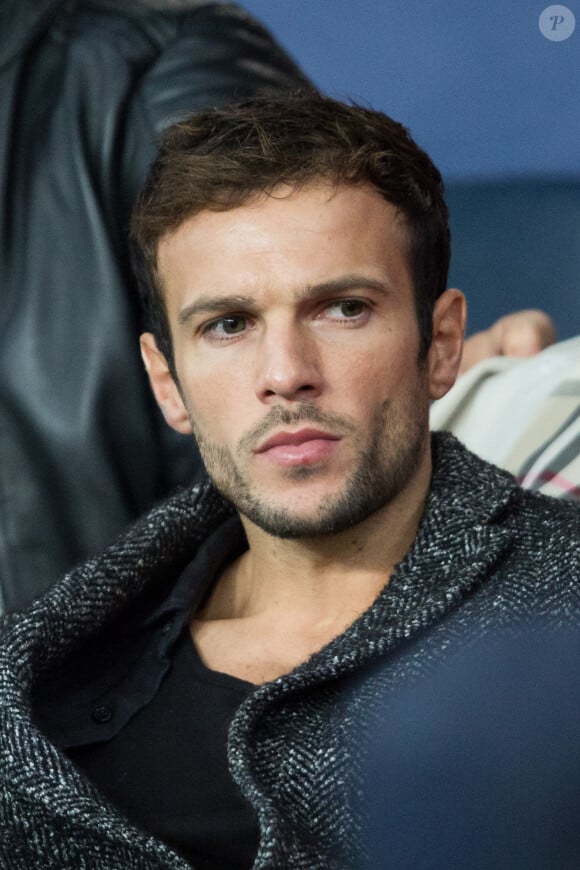 Hugo Philip dans les tribunes lors du match de Ligue 1 "PSG - OM (4-0)" au Parc des Princes. © Cyril Moreau/Bestimage