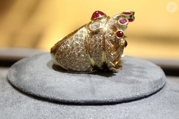 Info - Une bague du rappeur Tupac vendue plus d'un million de dollars aux enchères