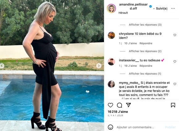 Amandine Pellissard qui met à l'honneur son ventre bien rebondi sur Instagram