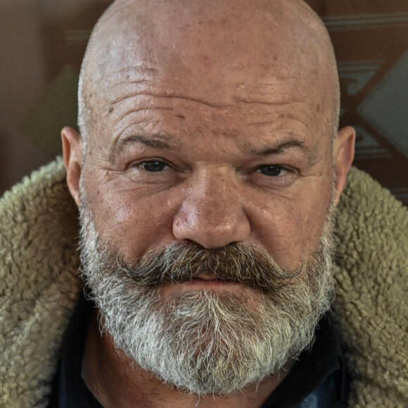 Bien conscience de sa popularité, la sixième chaîne a décidé de combler ses téléspectateurs en mettant à l'honneur dans son programme "Cauchemar en cuisine", son émission devenue culte ce jeudi 27 juillet 2023.
Philippe Etchebest sur le tournage de l'émission "Cauchemar en Cuisine" à Agen, le 20 février 2023.