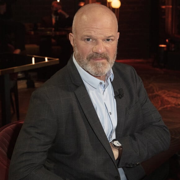 Passionné de cuisine depuis sa tendre enfance, l'époux de Dominique Etchebest se plaît à partager son savoir-faire et son expérience avec les restaurateurs à la dérive qui font appel à lui.
Exclusif - Philippe Etchebest - Enregistrement de l'émission OEED (On Est En Direct) , présentée par Laurent Ruquier et diffusée en direct le 17/04/21 sur France2 , ©Jack Tribeca / Bestimage