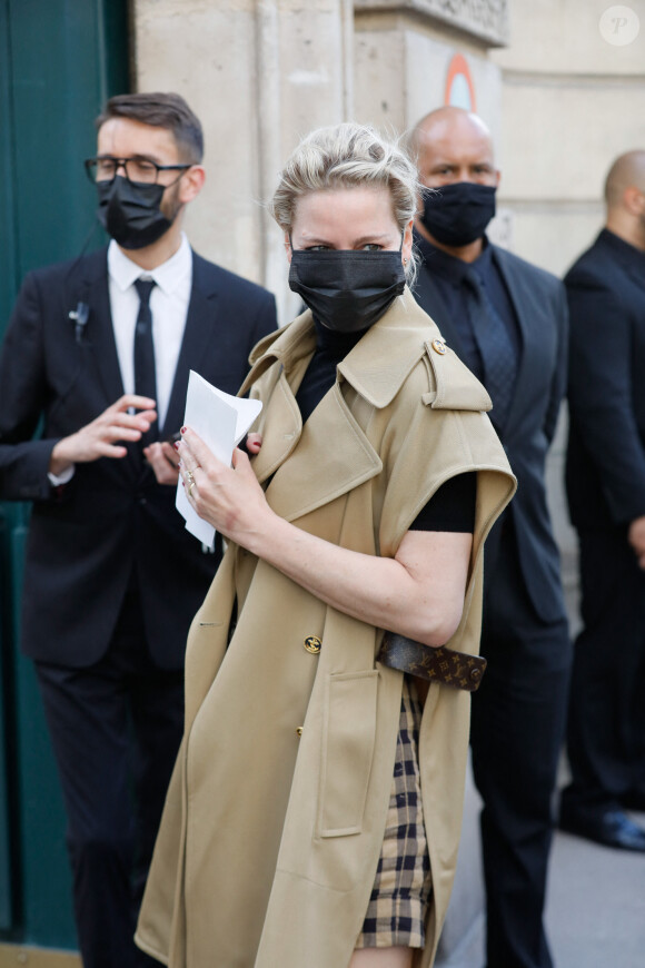 Céline Sallette arrive au défilé Armani "Collection Haute-Couture Automne/Hiver 2021-2022" à Paris , le 6 juillet 2021. © Clovis-Ramsamy/Bestimage 
