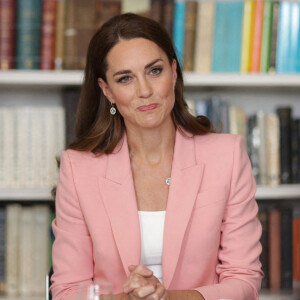 Kate Middleton a-t-elle mauvais gout ?
Catherine (Kate) Middleton, duchesse de Cambridge, et le Royal Foundation Centre for Early Childhood organisent une table ronde à la Royal Institution de Londres.