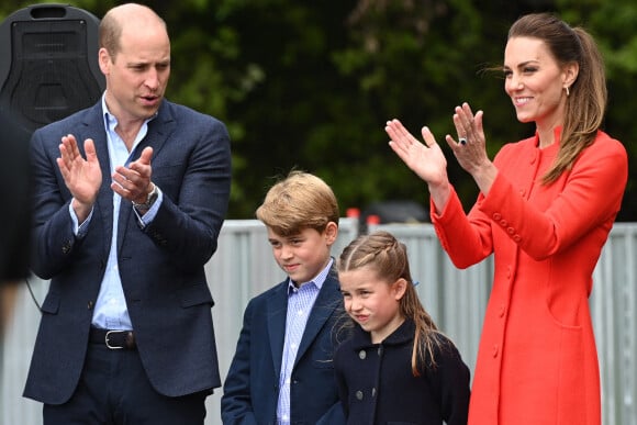 Le prince William, duc de Cambridge, et Catherine (Kate) Middleton, duchesse de Cambridge, accompagnés de leurs enfants, le prince George de Cambridge et la princesse Charlotte de Cambridge en visite au château de Cardiff, Royaume Uni, le 4 juin 2022, à l'occasion du jubilé de platine de la reine d'Angleterre. 