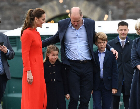 Kate Catherine Middleton, duchesse de Cambridge, le prince William, duc Cambridge, et leurs enfants, la princesse Charlotte et le prince George - Le duc et la duchesse de Cambridge, et leurs enfants, en visite à Cardiff, à l'occasion du jubilé de platine de la reine d'Angleterre.