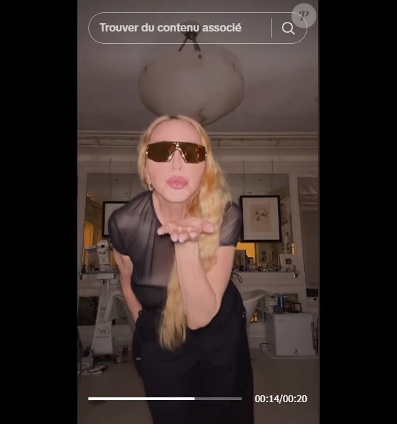 Le 27 juillet 2023, Madonna est réapparue sur les réseaux sociaux pour la première fois depuis son hospitalisation.
Madonna réapparaît sur TikTok après avoir été hospitalisée pour "une grave infection bactérienne". Le 27 juillet 2023.