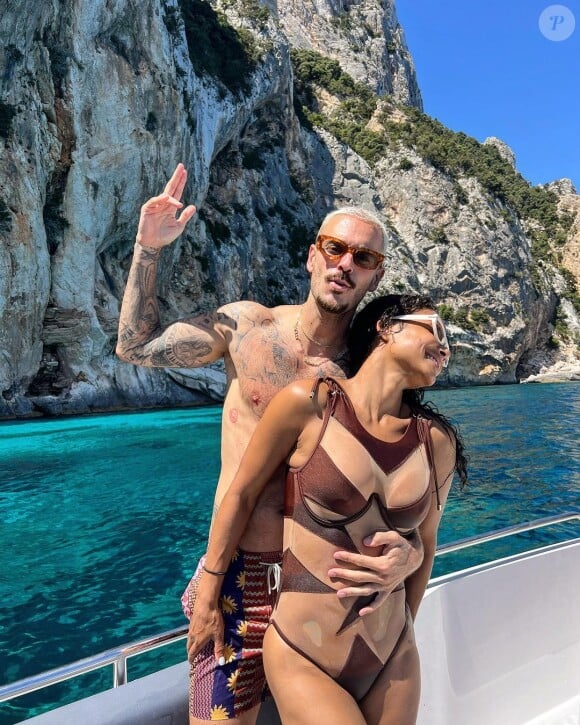 Matt Pokora a dévoilé plusieurs clichés de ses vacances sur l'île de Sardaigne ce dimanche 30 juillet 2023 sur Instagram.