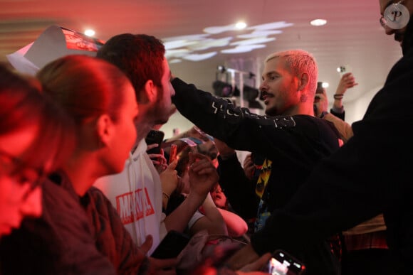 Exclusif - M Pokora en concert avec la radio NRJ dans la galerie commerciale du centre Leclerc Saint-Médard-en-Jalles prés de Bordeaux, le 15 mars 2023. Le chanteur a donné un interview, pris quelques selfies avec ses fans et a signé des autographes. © Pzatrick Bernard / Besstimage.