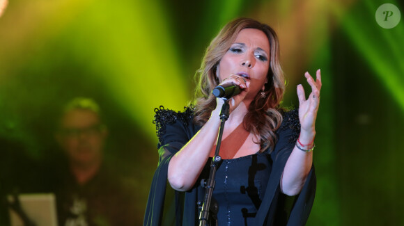 Hélène Ségara, malgré la perte récente de son papa, était en concert à la Fête du Kiosque à Croix dans le nord de la France, où elle a terminé en duo avec Jean-Baptiste Guégan, la voix de J.Hallyday. Le 13 septembre 2019