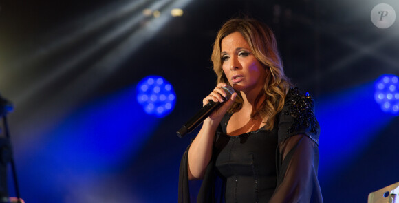 Hélène Ségara, malgré la perte récente de son papa, était en concert à la Fête du Kiosque à Croix dans le nord de la France, où elle a terminé en duo avec Jean-Baptiste Guégan, la voix de J.Hallyday. Le 13 septembre 2019