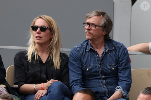 Mathilde Ripley, Pascal Demolon en tribunes lors des Internationaux de France de tennis de Roland Garros à Paris, France, le 26 mai 2022.