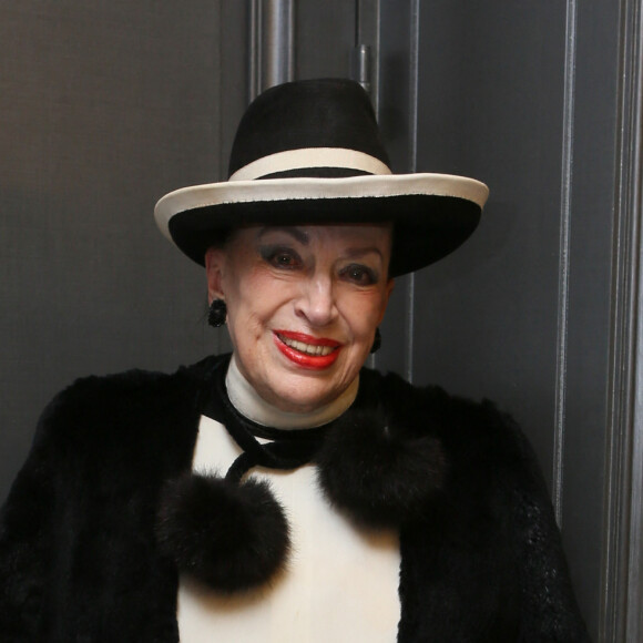 Il a seulement été précisé que la célèbre Miss Elegance 1957 avait "succombé à un arrêt cardiaque dans son sommeil".
Geneviève de Fontenay - Soirée de remise des prix de la 12ème édition du TROFEMINA (prix décerné à des femmes d'exception) au pavillon Royal à Paris, le 14 octobre 2015.