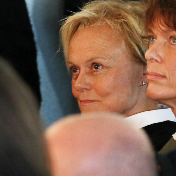 Muriel Robin et sa femme Anne Le Nen - Dernier hommage au comédien, dramaturge et metteur en scène français Roger Louret en la salle du Magre à Monclar, le 30 janvier 2023. © Patrick Bernard/Bestimage