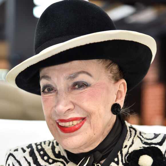 Ce mercredi 2 août 2023. Geneviève De Fontenay , l'ancienne présidente du comité Miss France est morte à l'âge de 90 ans comme l'a tristement annoncé son fils Xavier auprès de nos confrères de TF1 et LCI.
Exclusif - Geneviève de Fontenay - Concours de créateurs de mode à la foire expo de Cherbourg-en-Cotentin sur le thème de l'Irlande dans la Grande Halle de La Cité de la Mer à Cherbourg-en-Cotentin, France, le 31 octobre 2016. © Lionel Urman/Bestimage