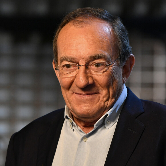Jean-Pierre Pernaut et sa femme Nathalie Marquay lors de l'enregistrement de l'émission "Animaux Stars" le 23 novembre 2021, qui sera diffusée le 5 février 2022 sur la chaine Animaux. L'ancien présentateur du journal de 13h vient de révéler d'être atteint d'un cancer du poumon © Veeren/Bestimage