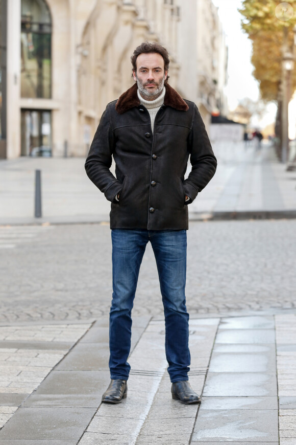 Le mois de juillet a été difficile
Exclusif - Rendez-vous avec Anthony Delon sur les Champs-Elysées à Paris, France, le 26 novembre 2017. © Philippe Doignon/Bestimage 
