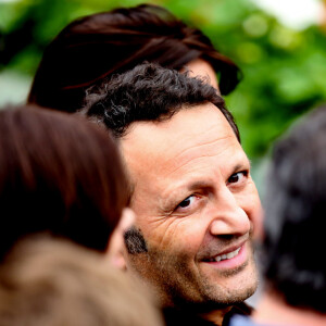 Arthur (Jacques Essebag) et sa compagne Mareva Galanter dans les tribunes de la finale homme des internationaux de France de Roland Garros à Paris le 5 juin 2016. © Moreau-Jacovides / Bestimage