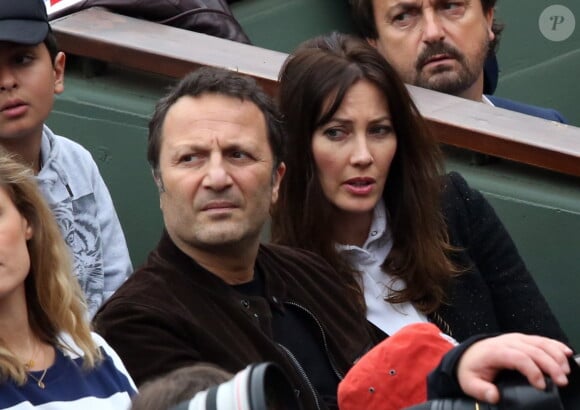 Arthur (Jacques Essebag) et sa compagne Mareva Galanter dans les tribunes de la finale homme des internationaux de France de Roland Garros à Paris le 5 juin 2016. © Moreau-Jacovides / Bestimage